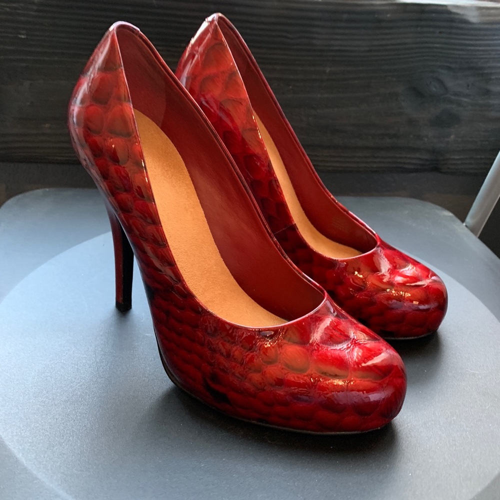 Red snakeskin GianniBini pumps size 6.5 - Picture 3 of 4